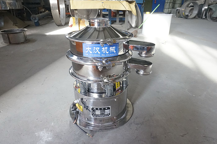 不銹鋼小型振動篩材質(zhì)使用不銹鋼與碳制造而成。