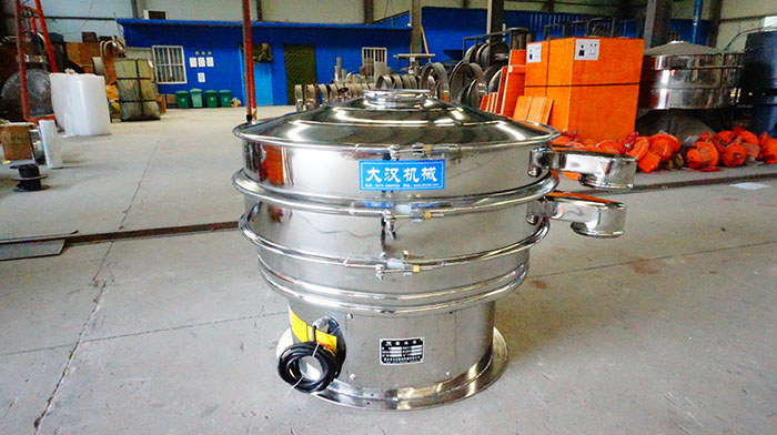 藕粉振動(dòng)篩適用于很多種不同的行業(yè)，對(duì)于物料多的篩分適用還是比較廣泛的。